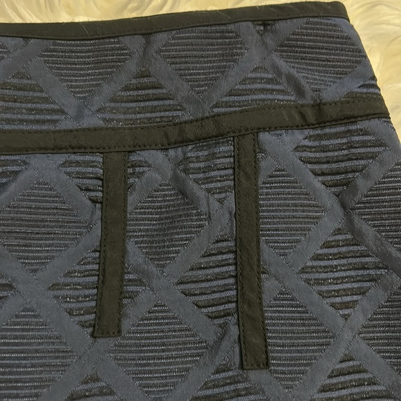 🌸NWOT Gorgeous Ann Taylor Skirt Navy with Black Size 10 Never Worn - Picture 3 of 9